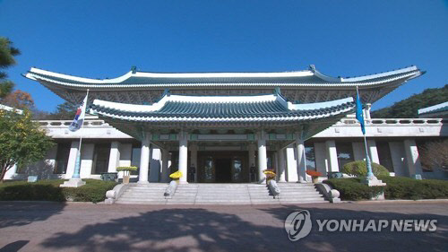 청와대, 긴급재난지원금 기초생활수급자 등 270만 우선 현금 지급 방안 검토